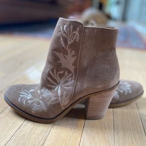 Lucky brand floral booties size 7